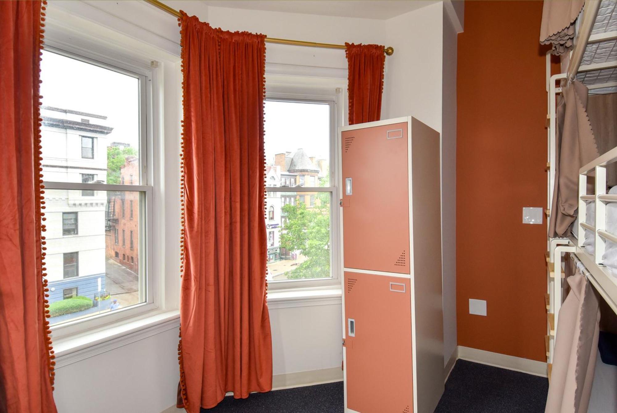 Caravan Hostel Dc Вашингтон Екстериор снимка