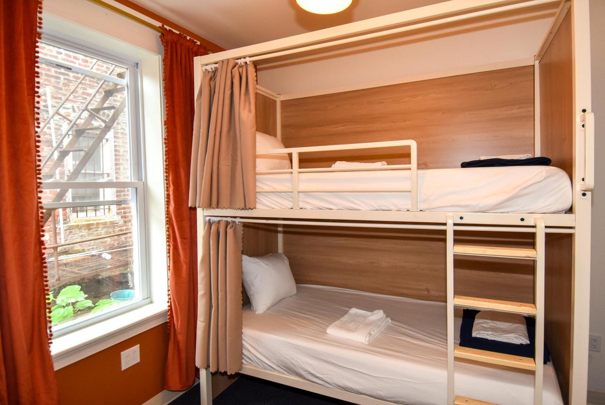 Caravan Hostel Dc Вашингтон Екстериор снимка